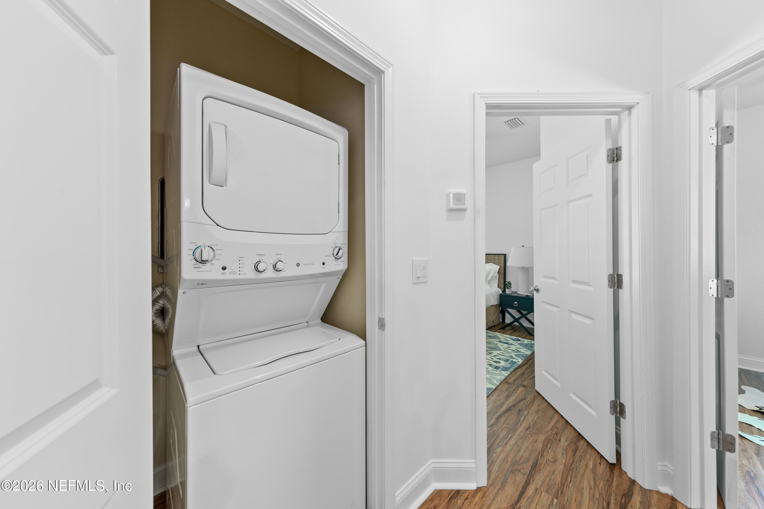 195 S ROSCOE Boulevard