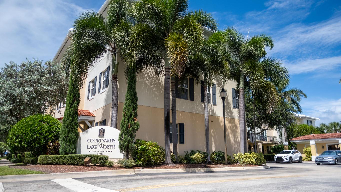 2502 N Dixie Highway Unit: 40