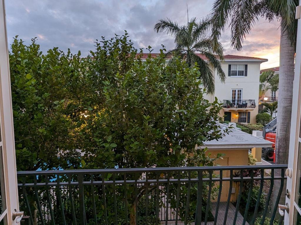 2502 N Dixie Highway Unit: 40