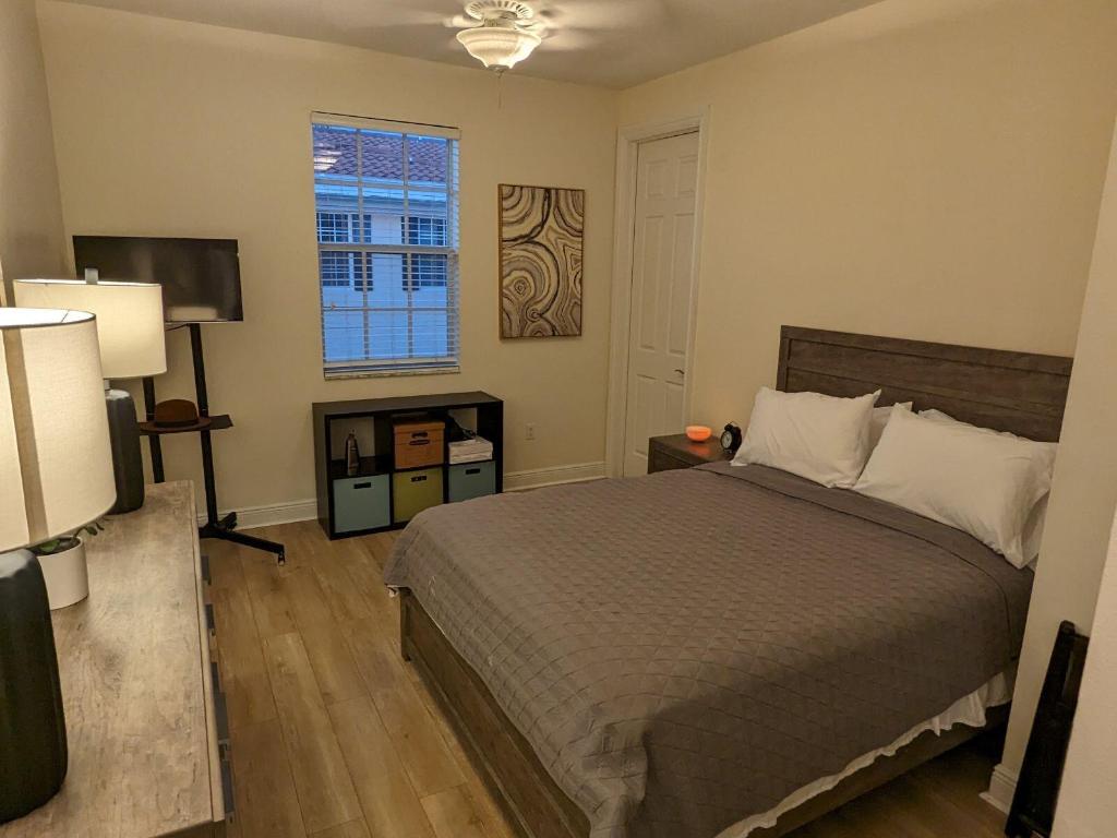 2502 N Dixie Highway Unit: 40