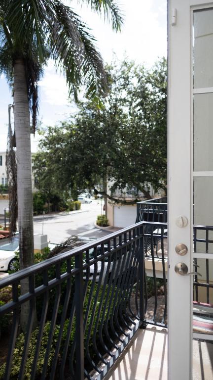 2502 N Dixie Highway Unit: 40