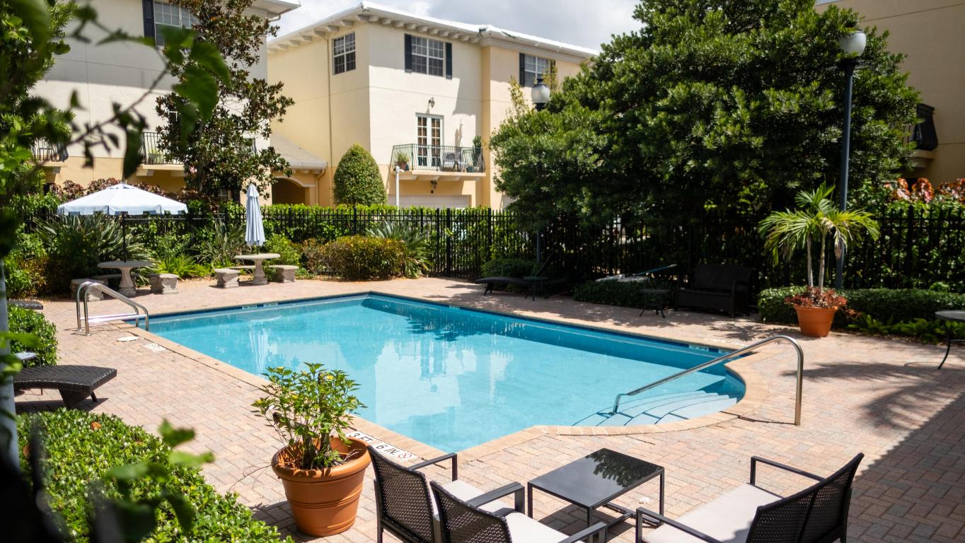 2502 N Dixie Highway Unit: 40