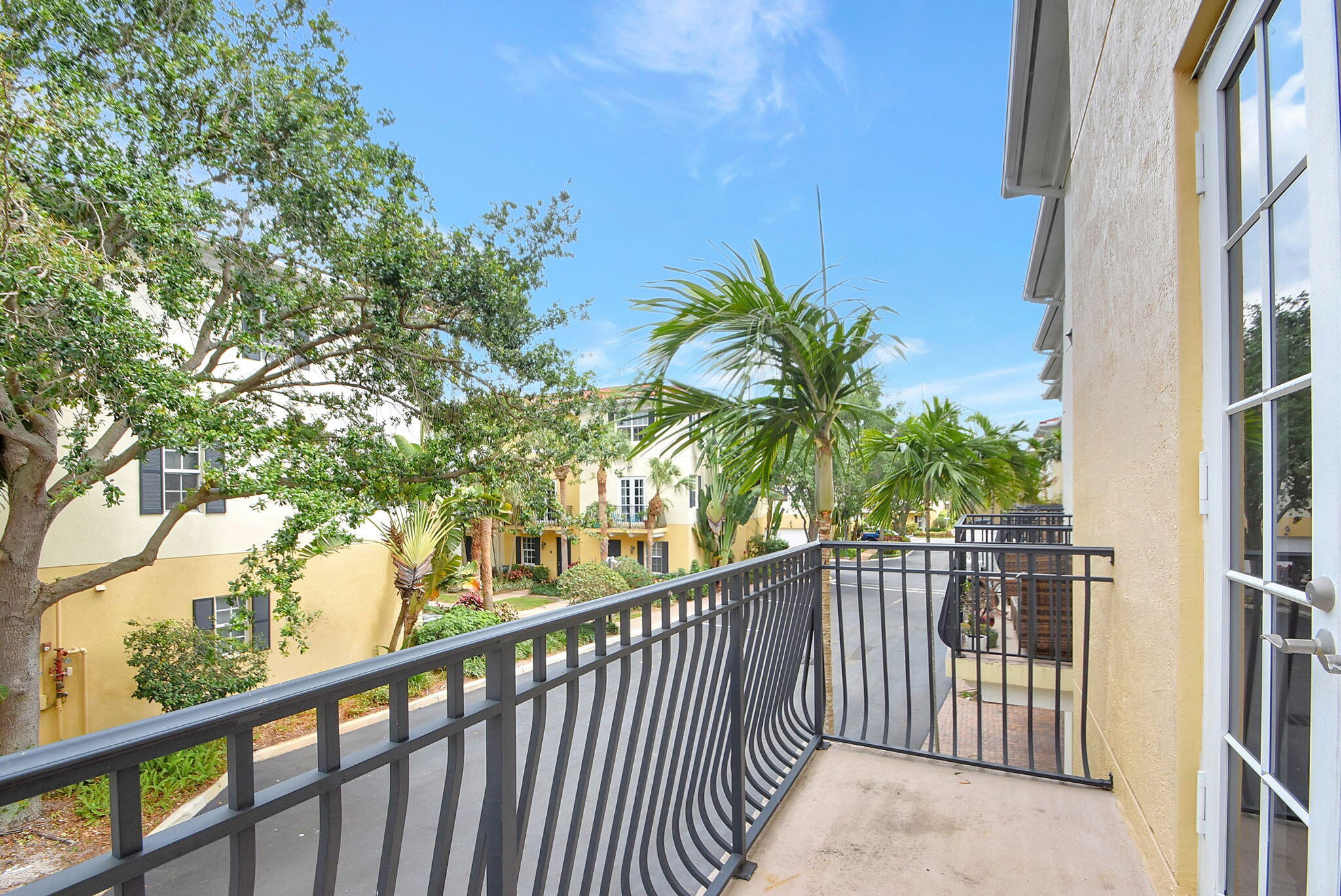 2502 N Dixie Highway 17