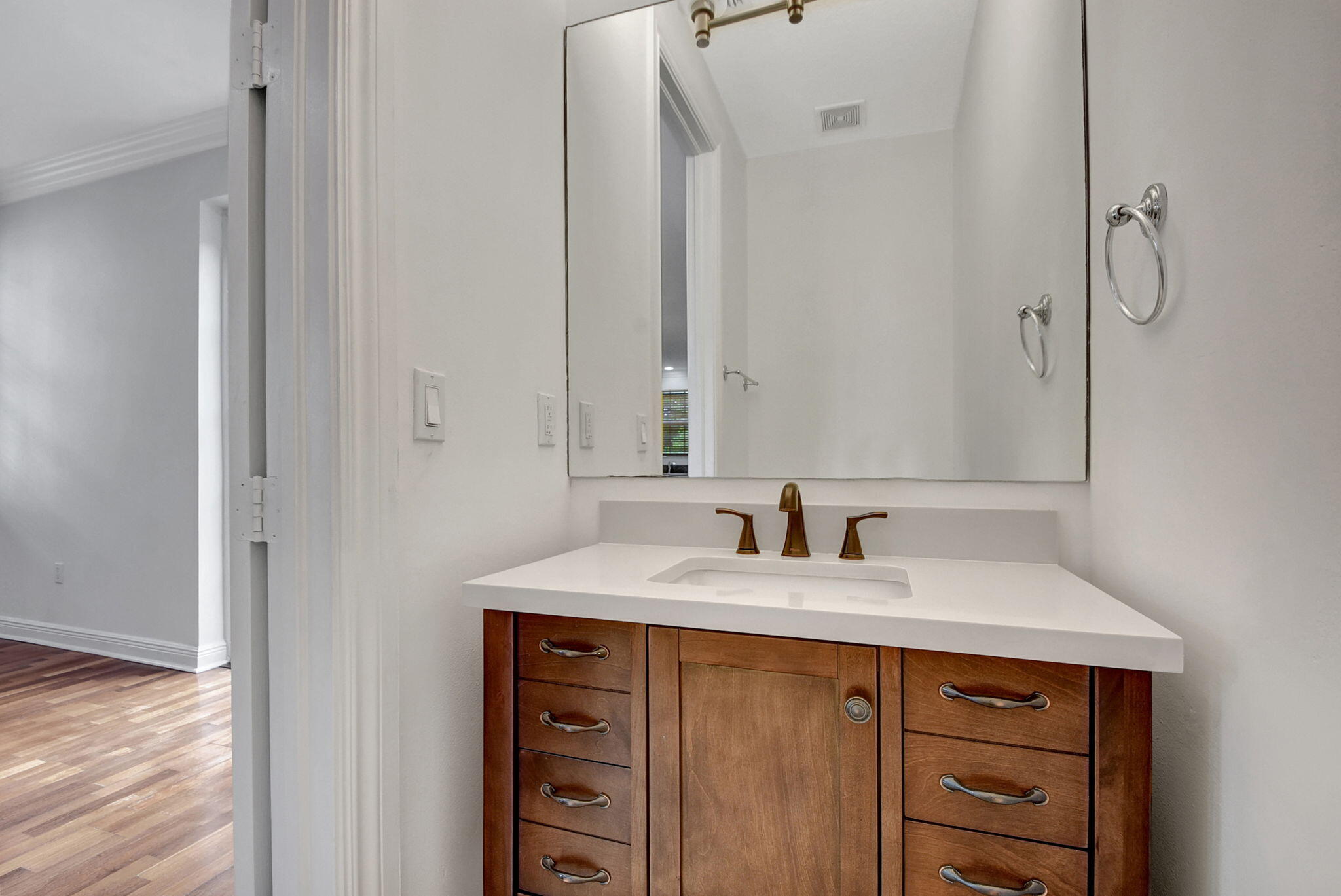 2502 N Dixie Highway 17