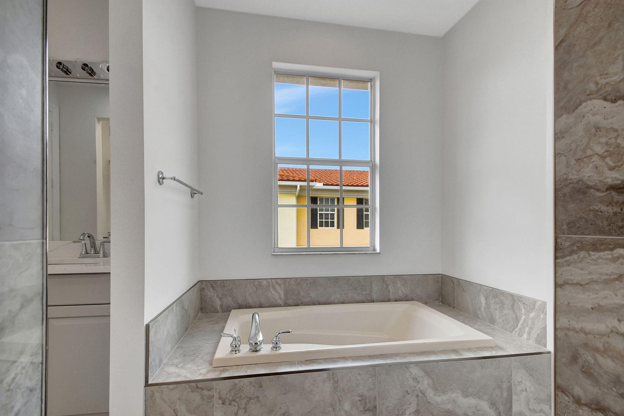 2502 N Dixie Highway 17