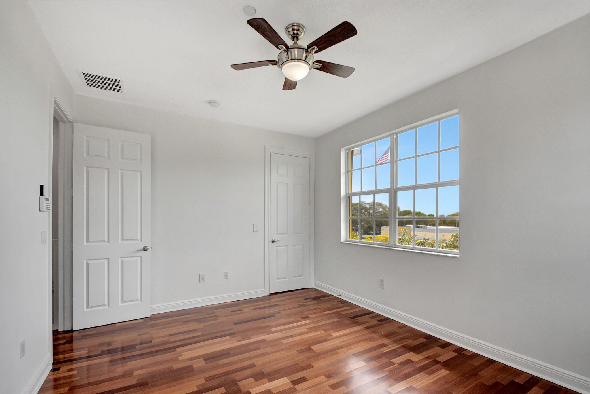 2502 N Dixie Highway 17