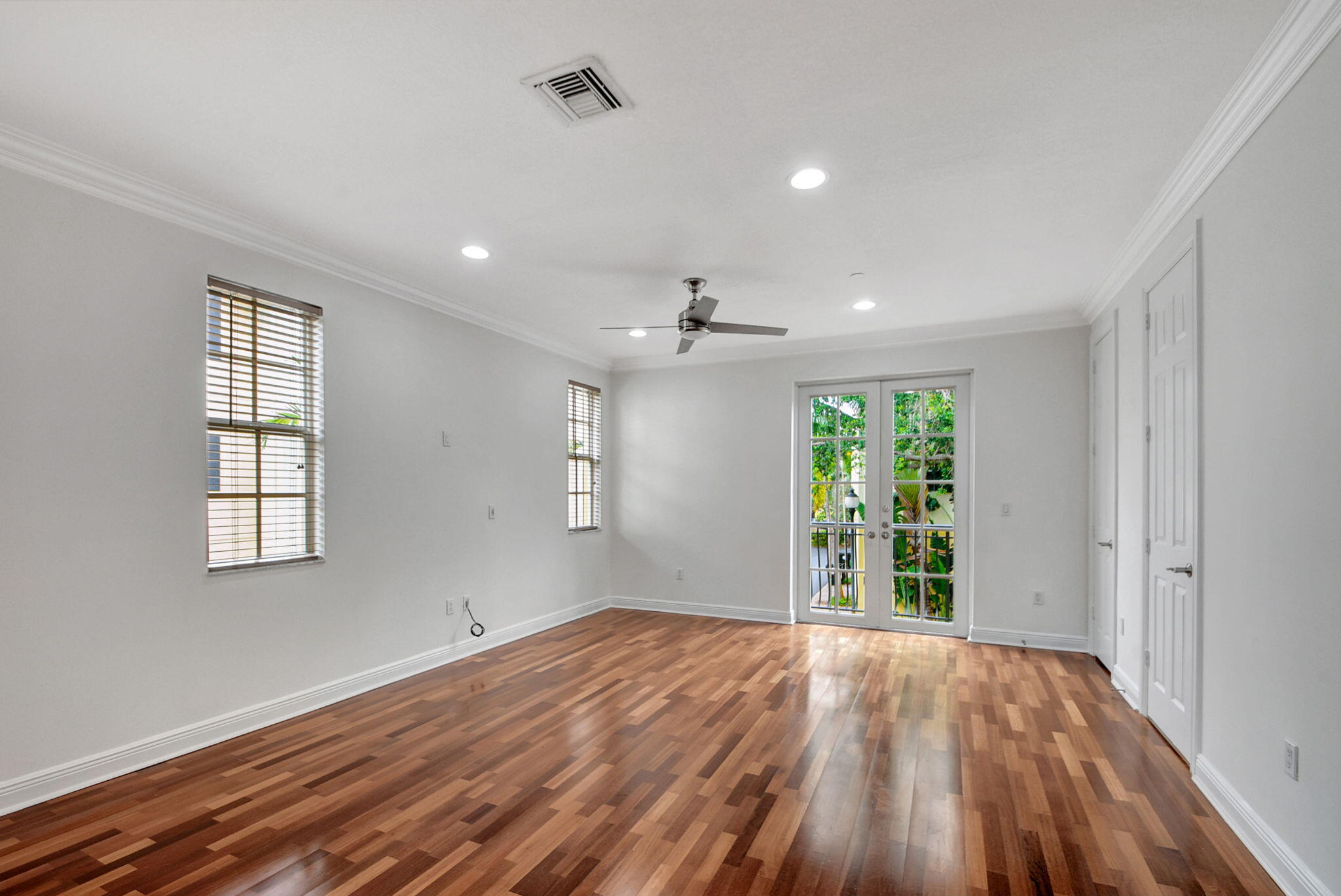 2502 N Dixie Highway 17