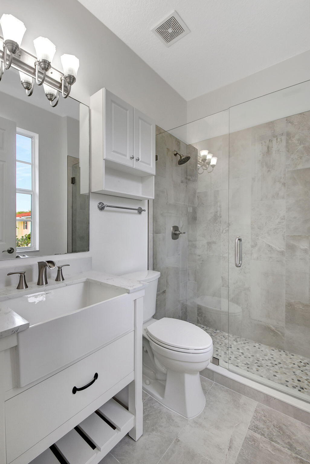 2502 N Dixie Highway 17