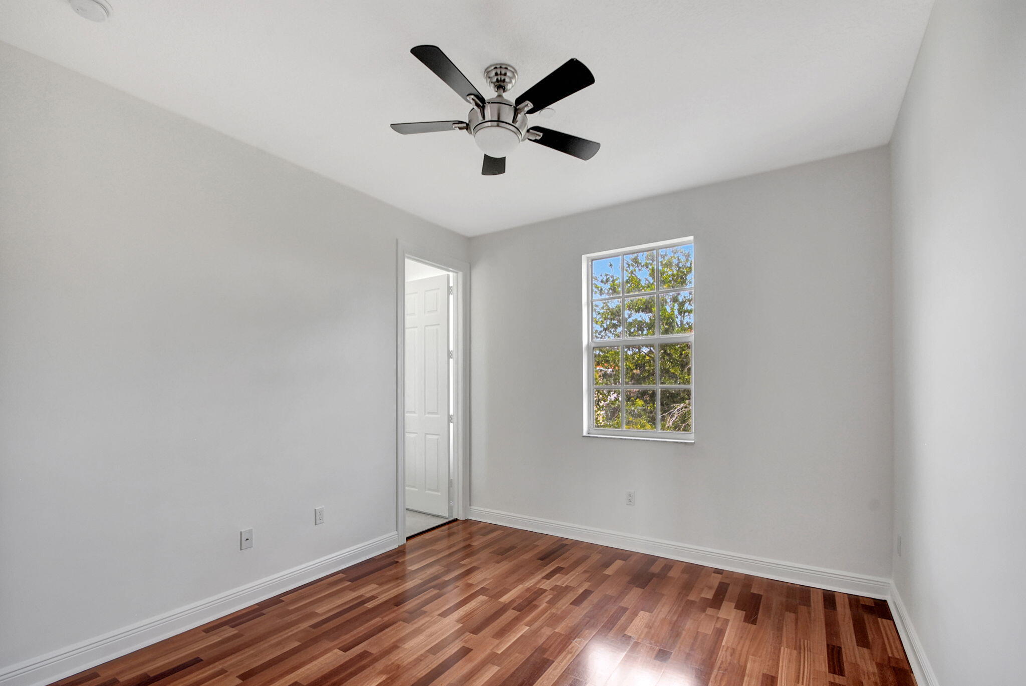 2502 N Dixie Highway 17