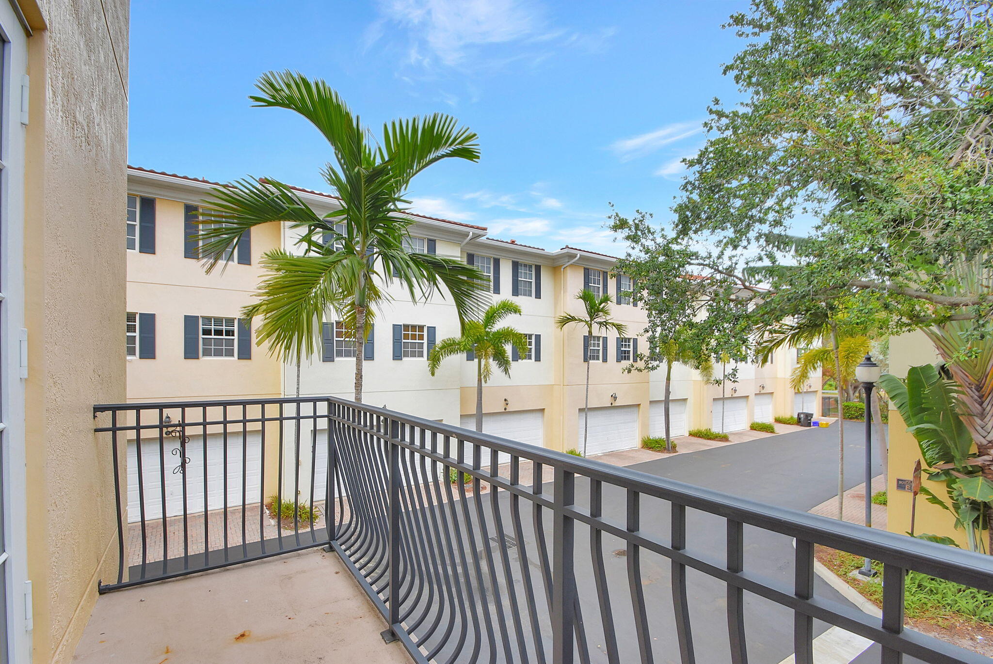 2502 N Dixie Highway 17