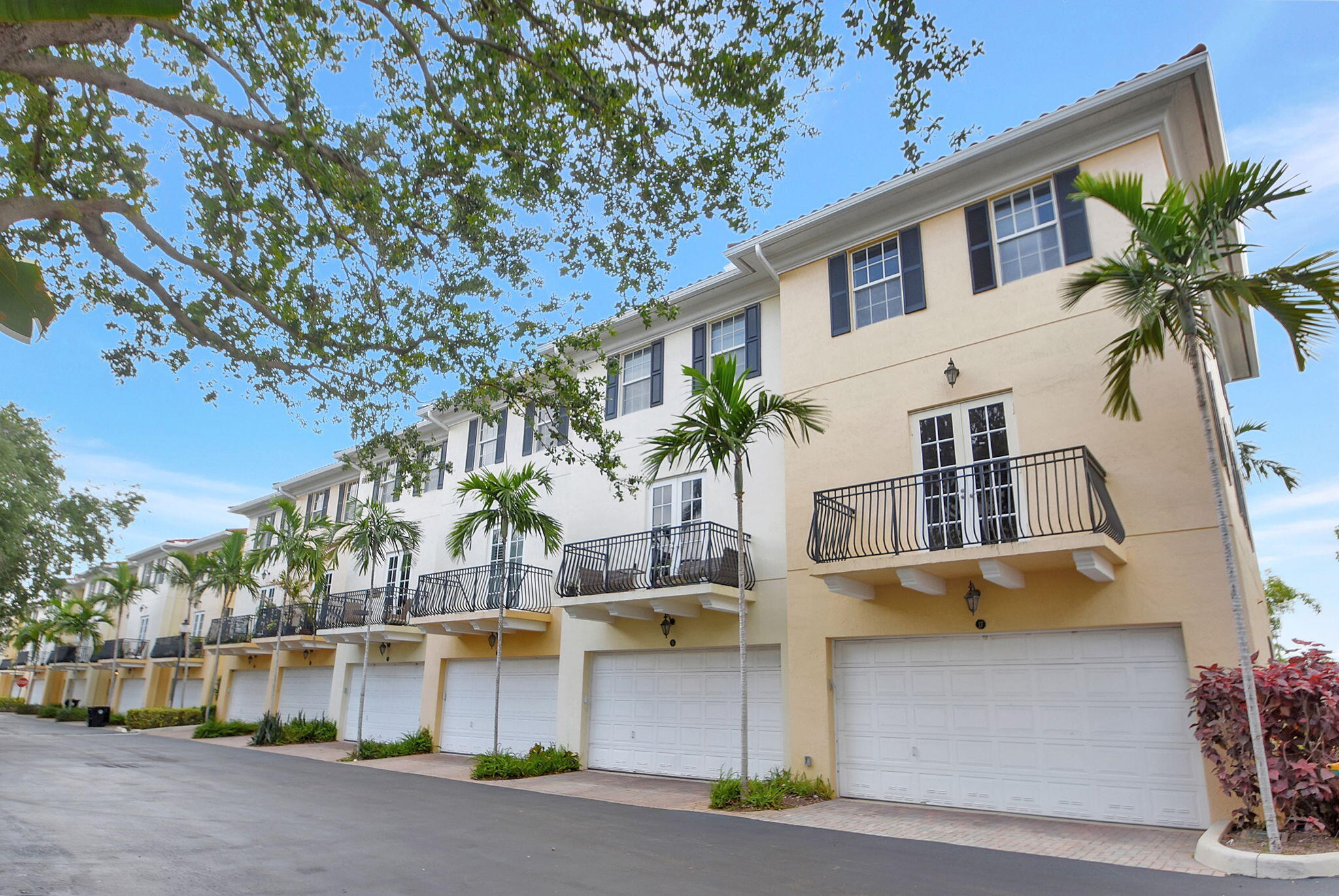 2502 N Dixie Highway 17