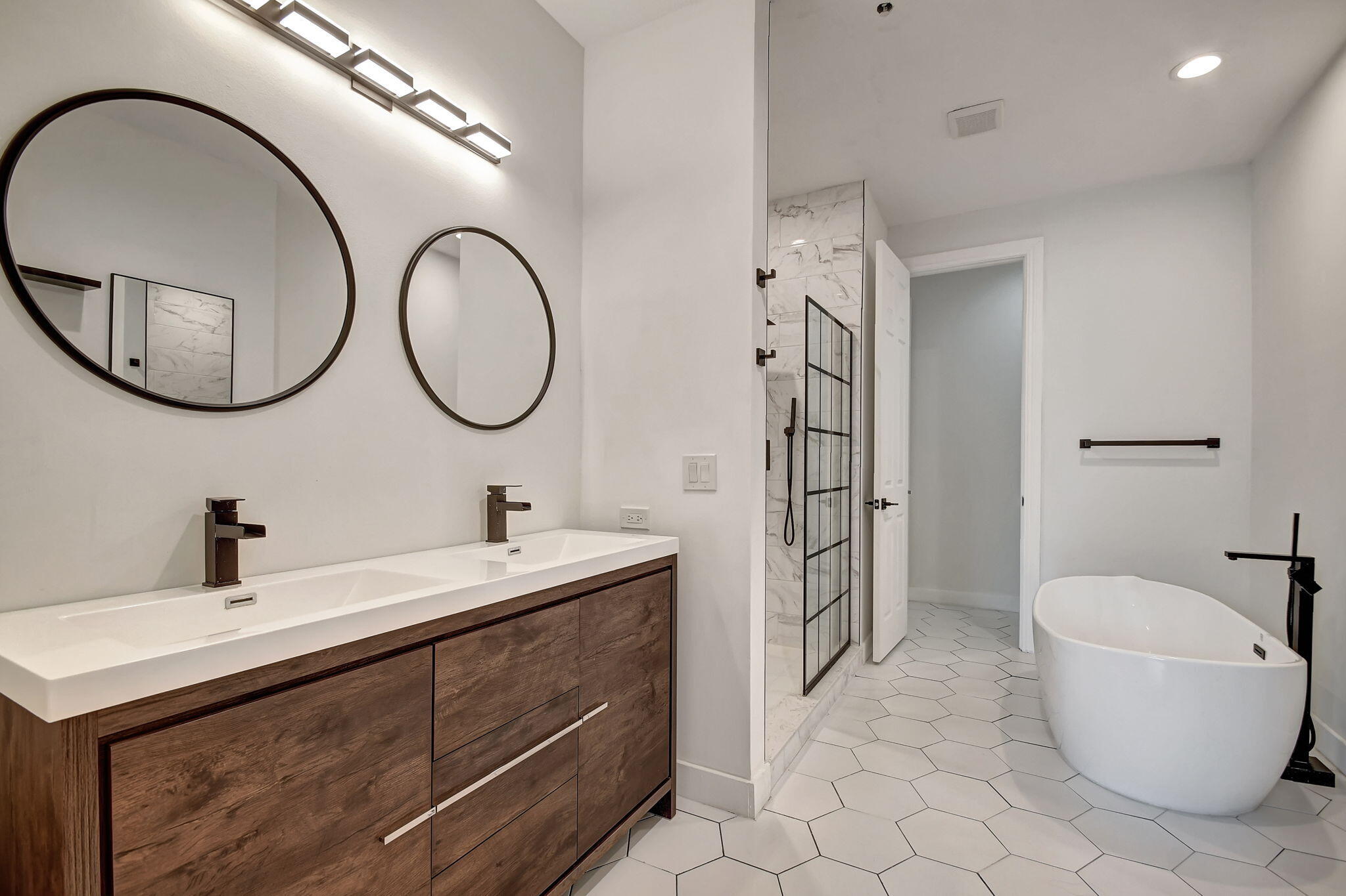 2502 N Dixie Highway 40