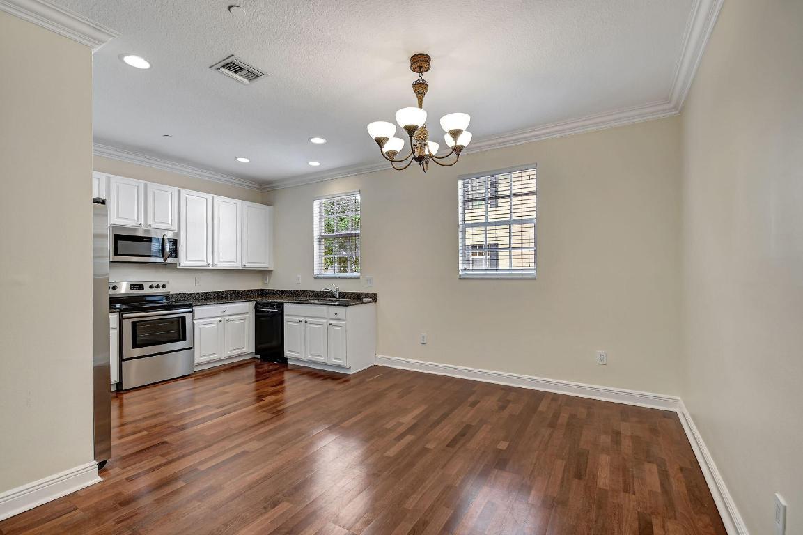 2502 N Dixie Highway 40