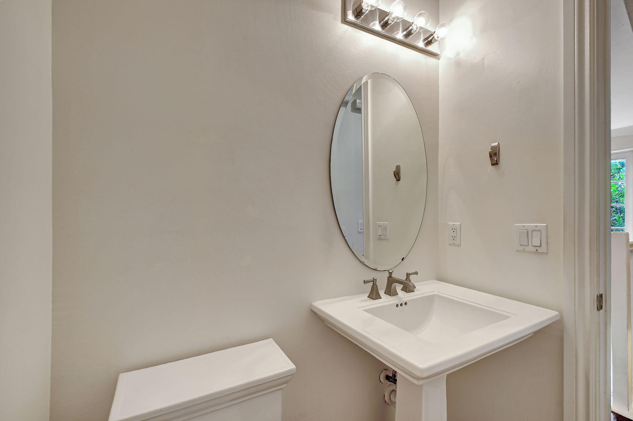 2502 N Dixie Highway 40