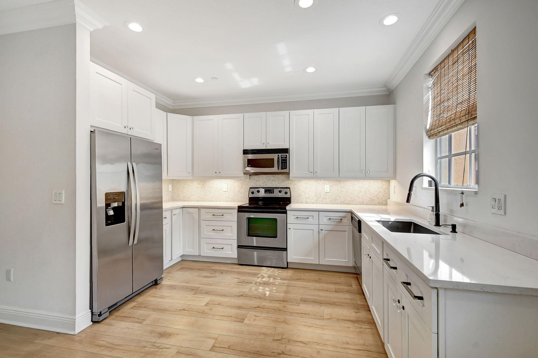 2502 N Dixie Highway 32