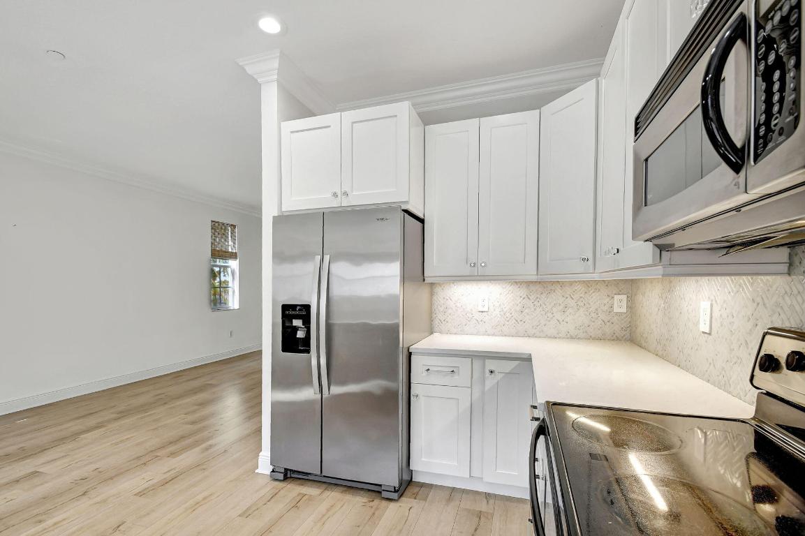 2502 N Dixie Highway 32