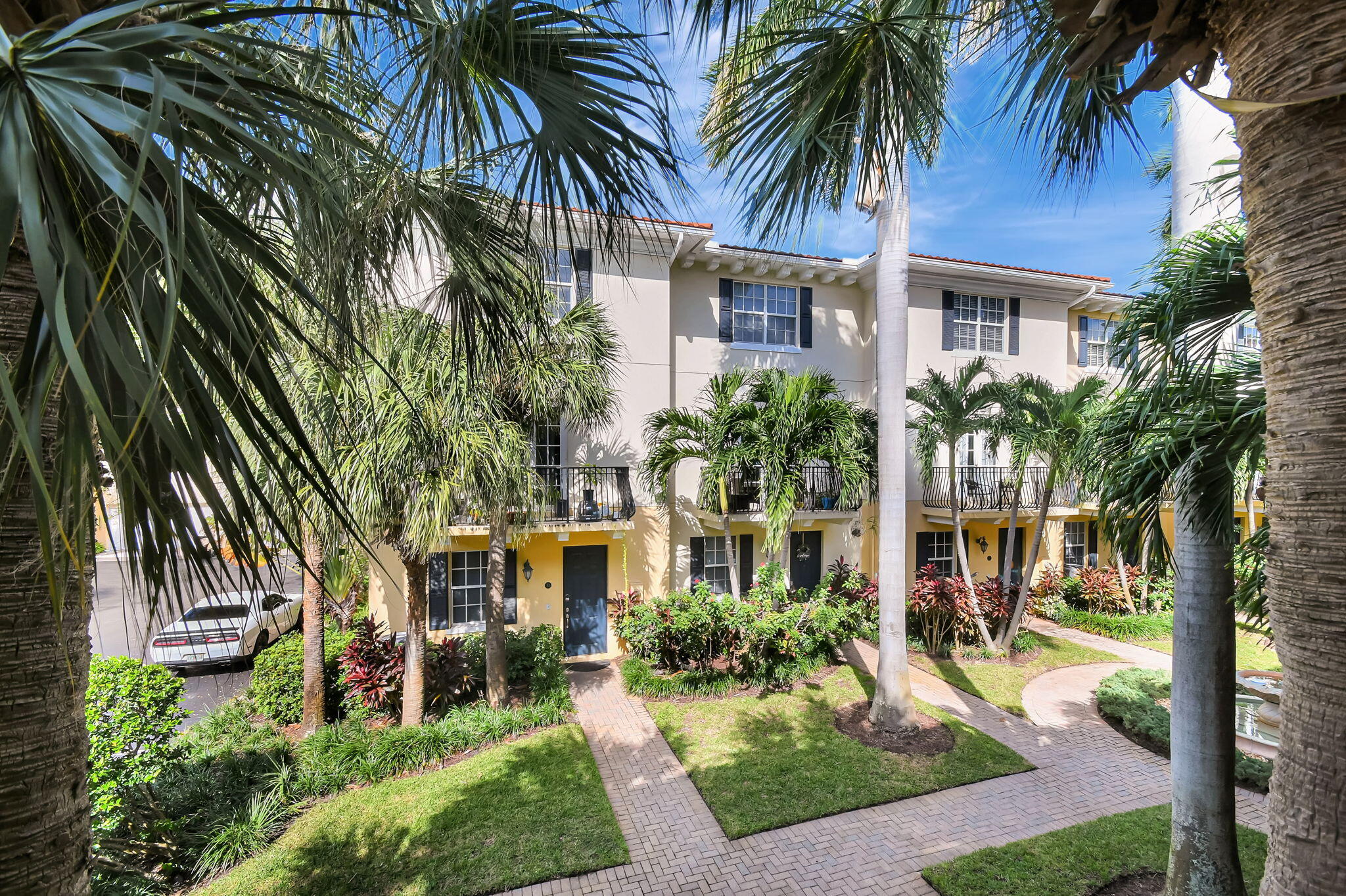 2502 N Dixie Highway 32