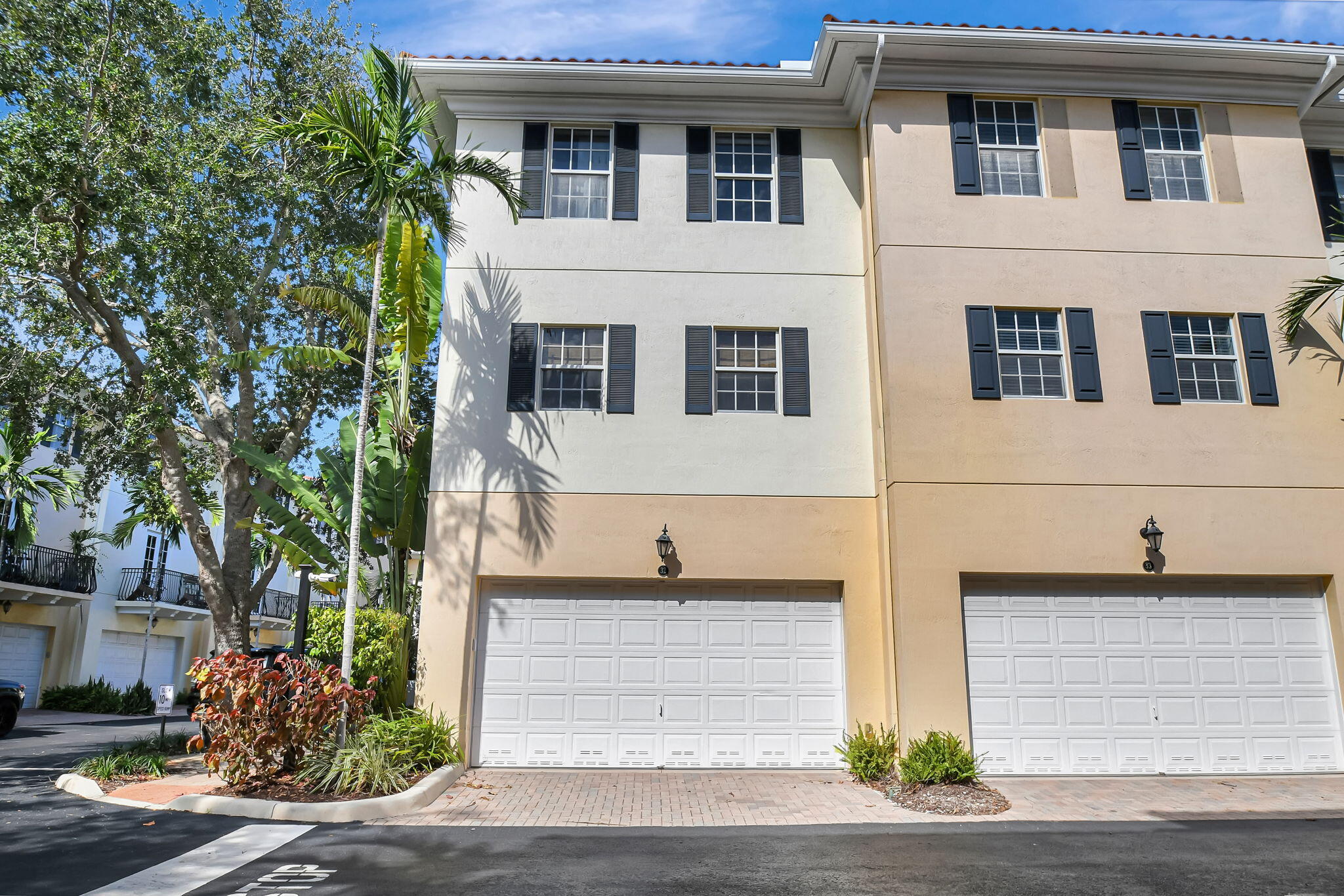 2502 N Dixie Highway 32