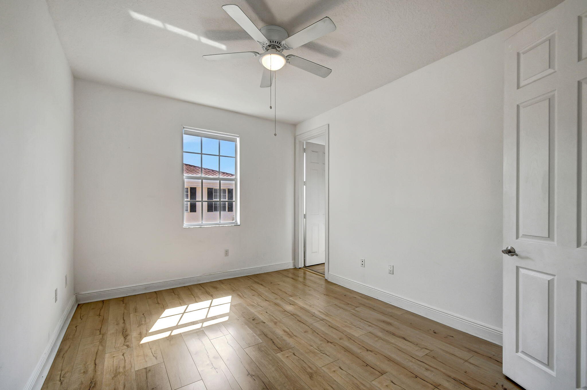 2502 N Dixie Highway 32