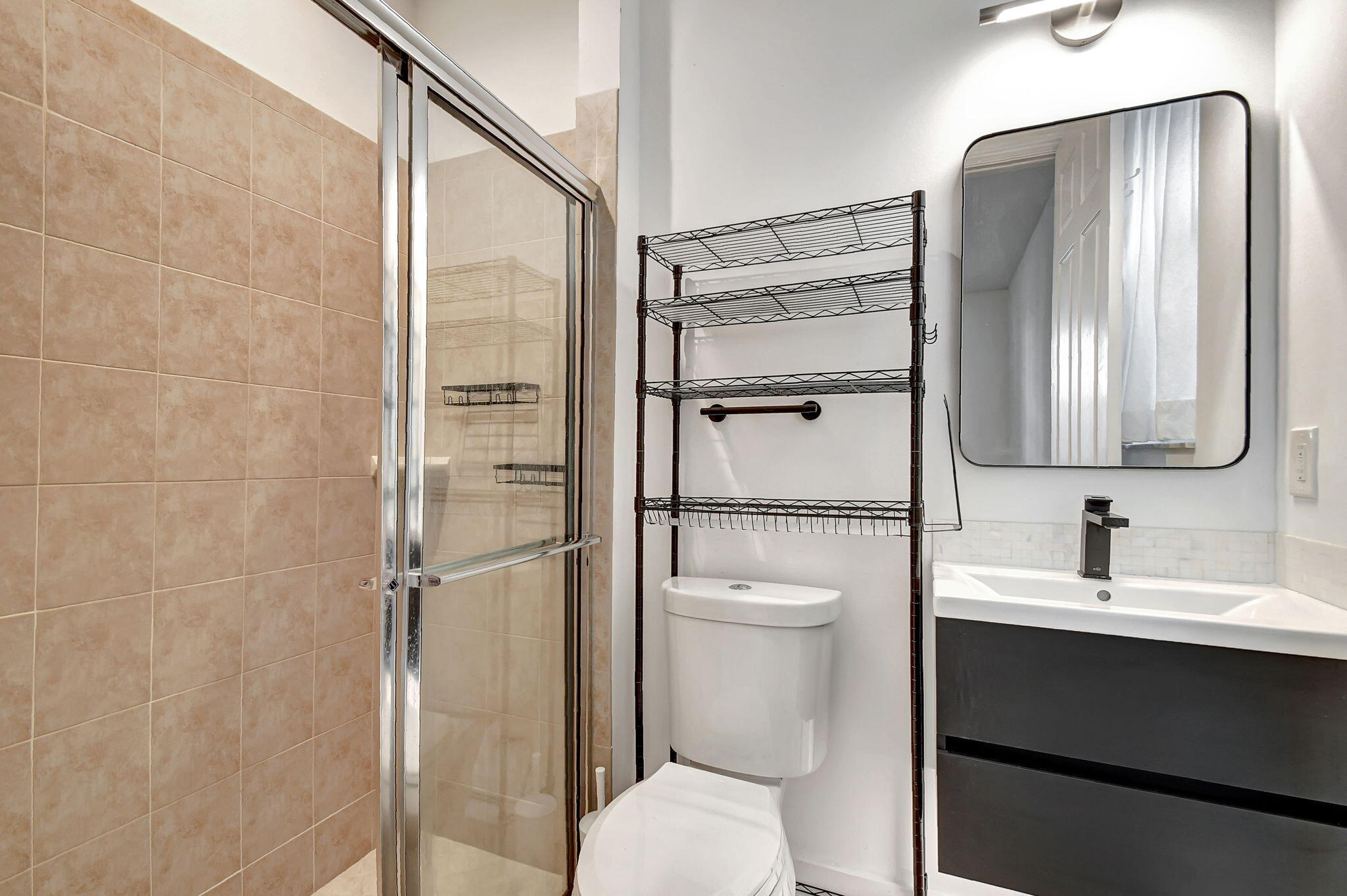 2502 N Dixie Highway 32