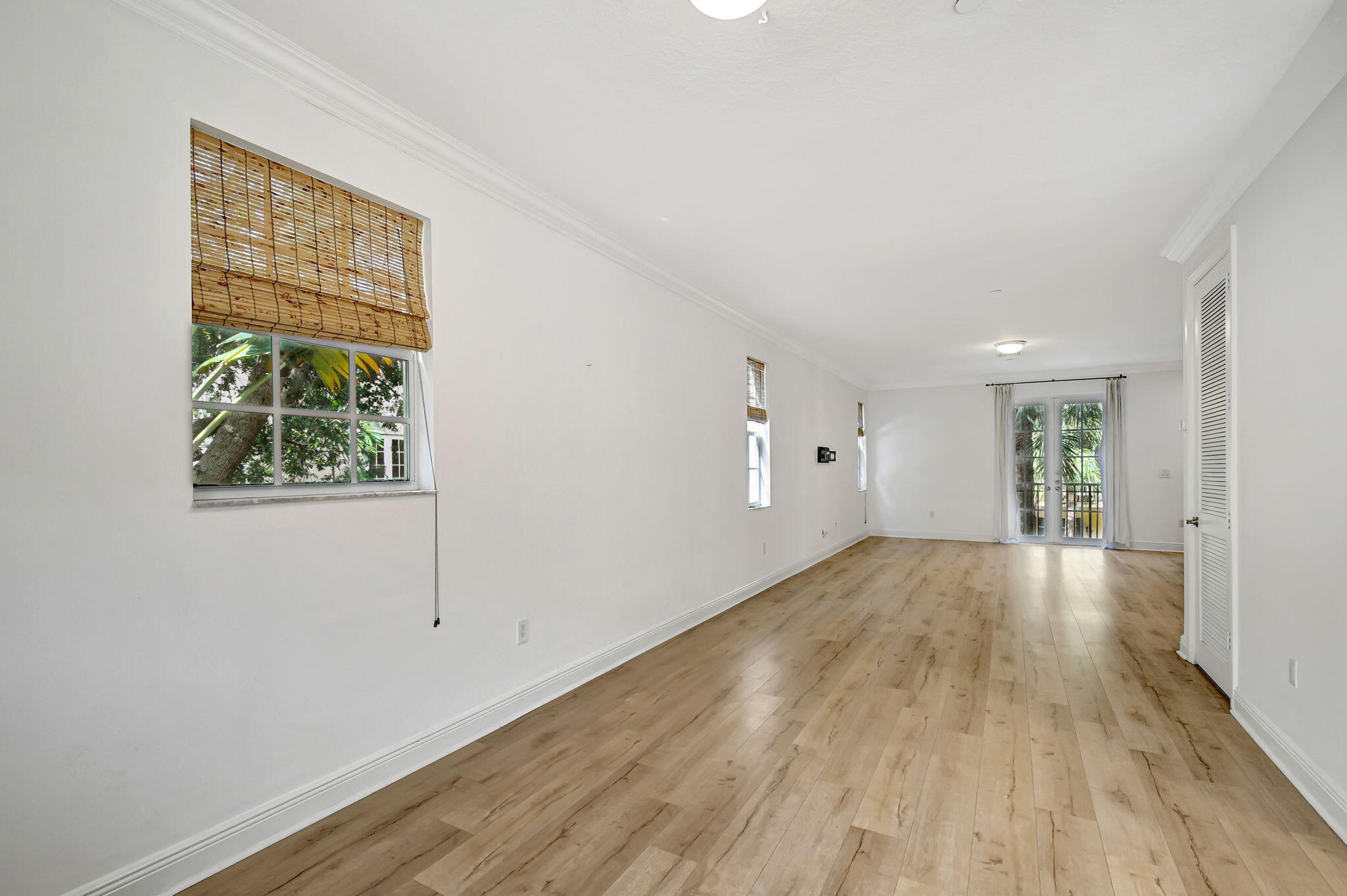 2502 N Dixie Highway 32