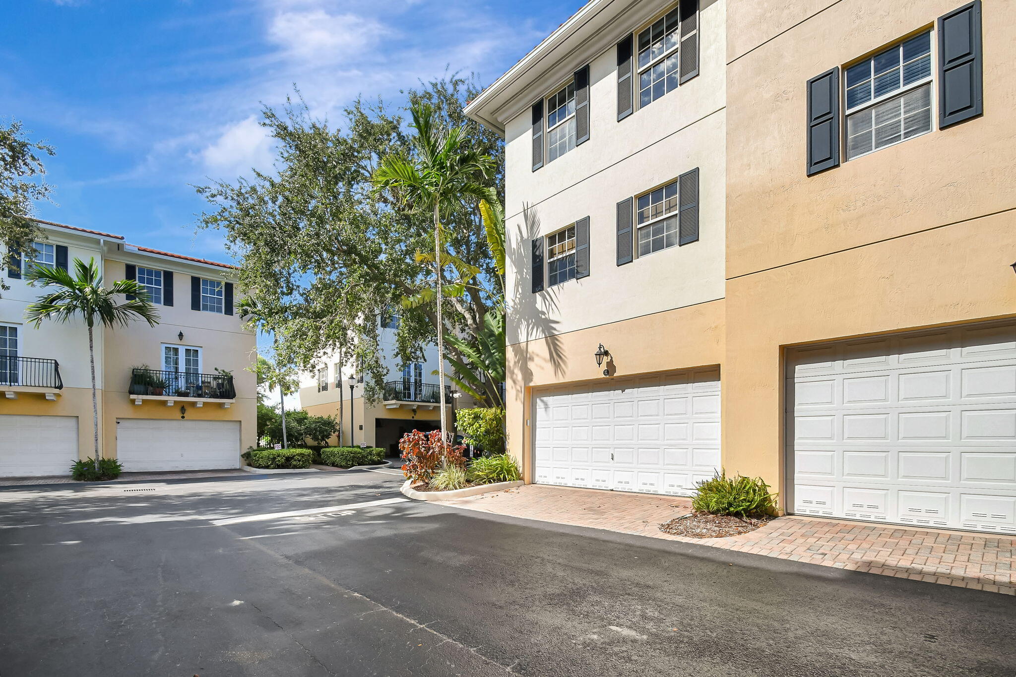 2502 N Dixie Highway 32