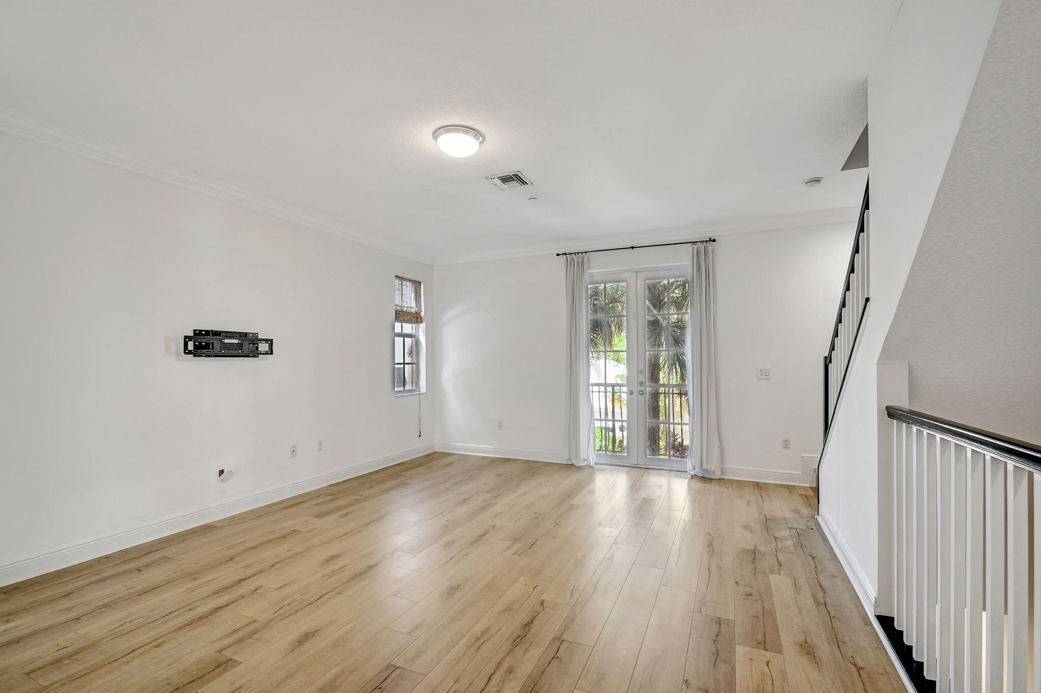 2502 N Dixie Highway 32