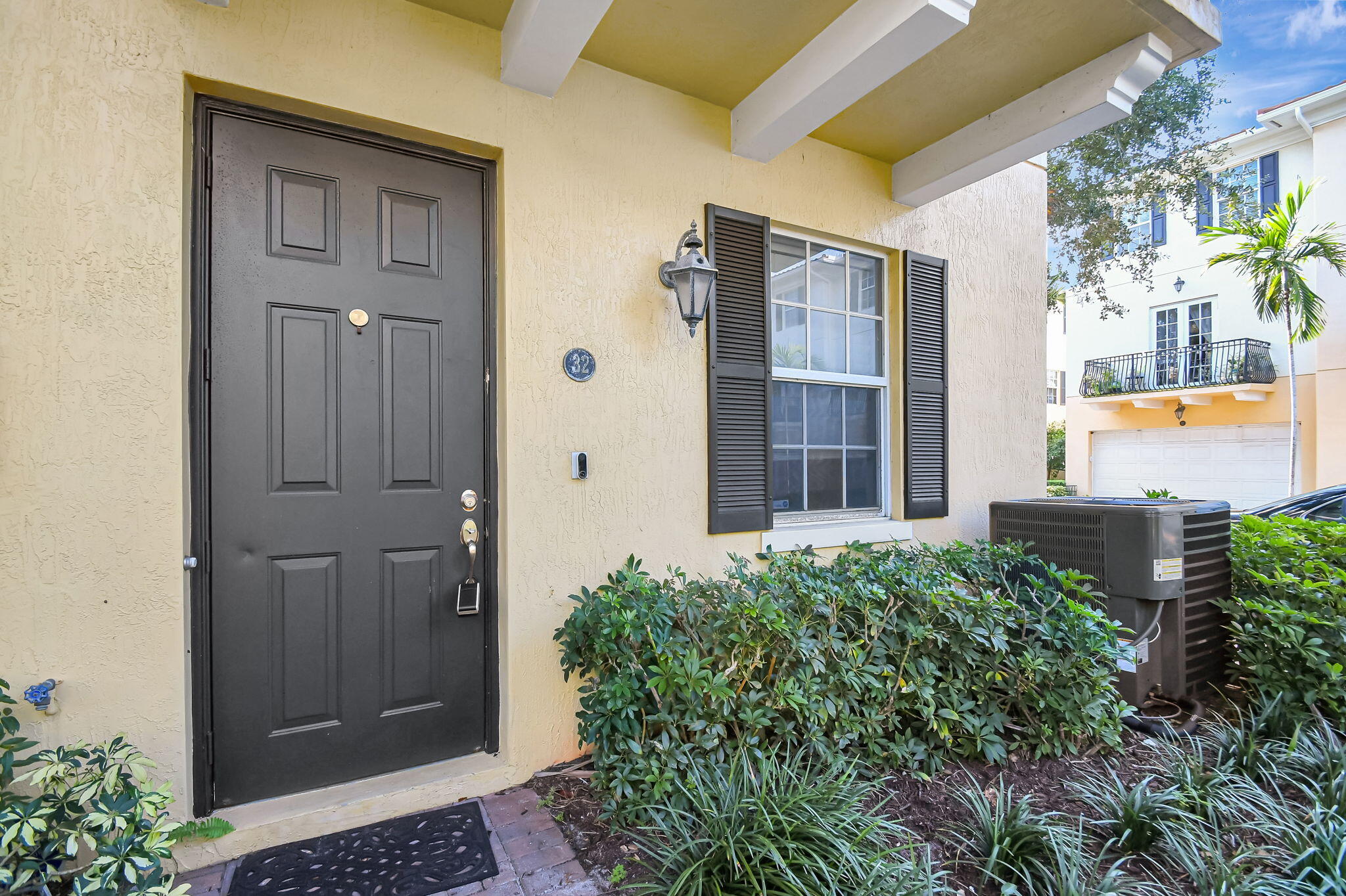 2502 N Dixie Highway 32