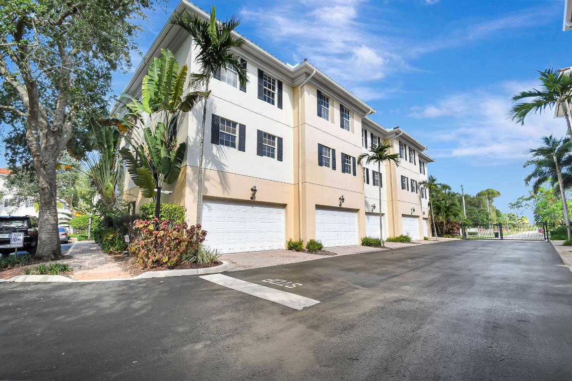 2502 N Dixie Highway 32