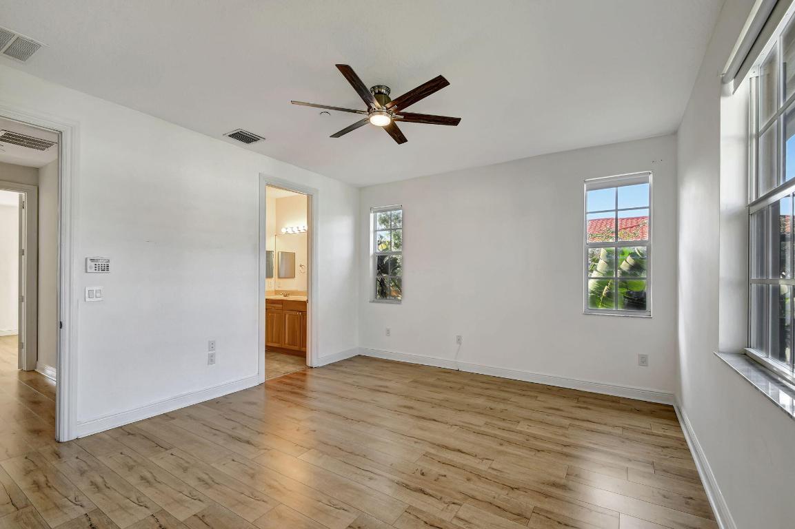 2502 N Dixie Highway 32