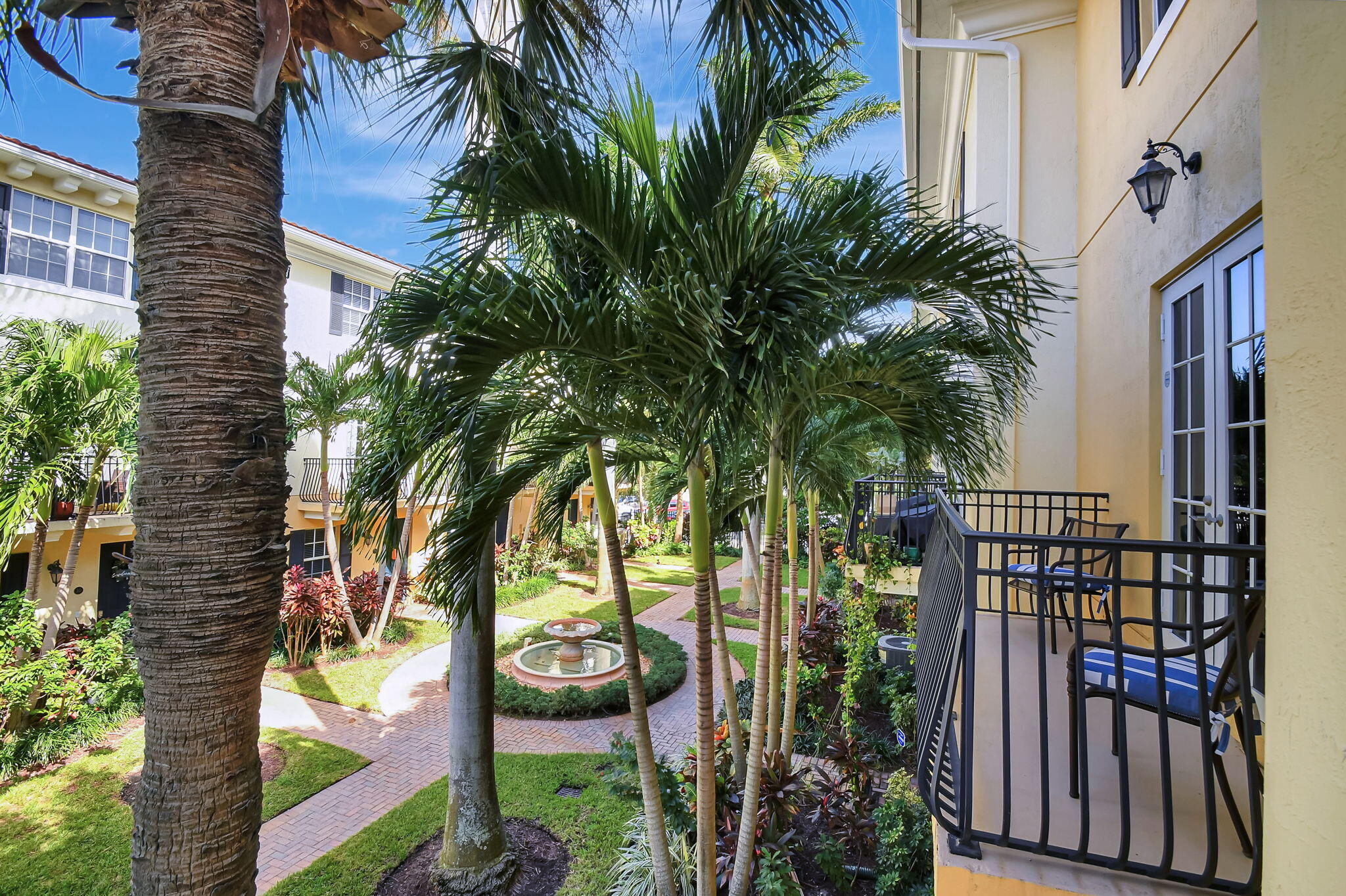 2502 N Dixie Highway 32