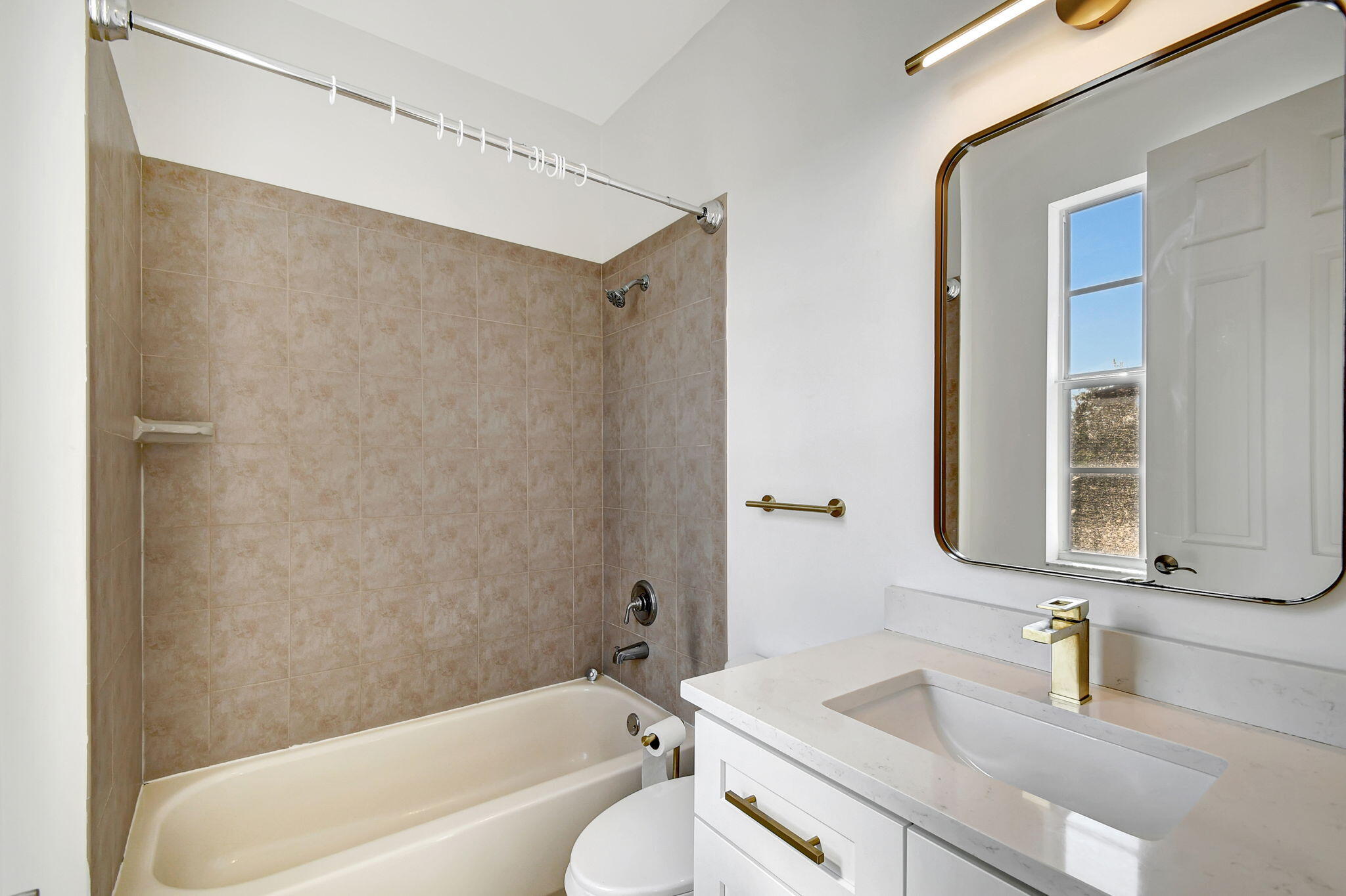 2502 N Dixie Highway 32