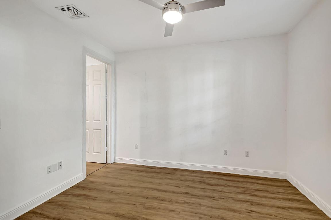 2502 N Dixie Highway 32