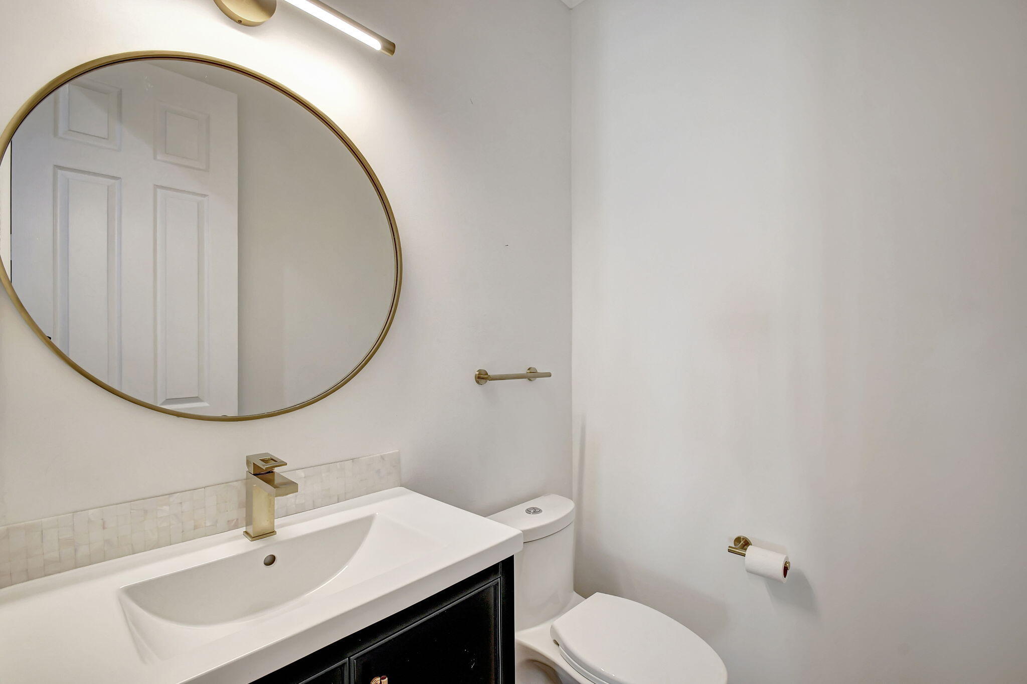 2502 N Dixie Highway 32