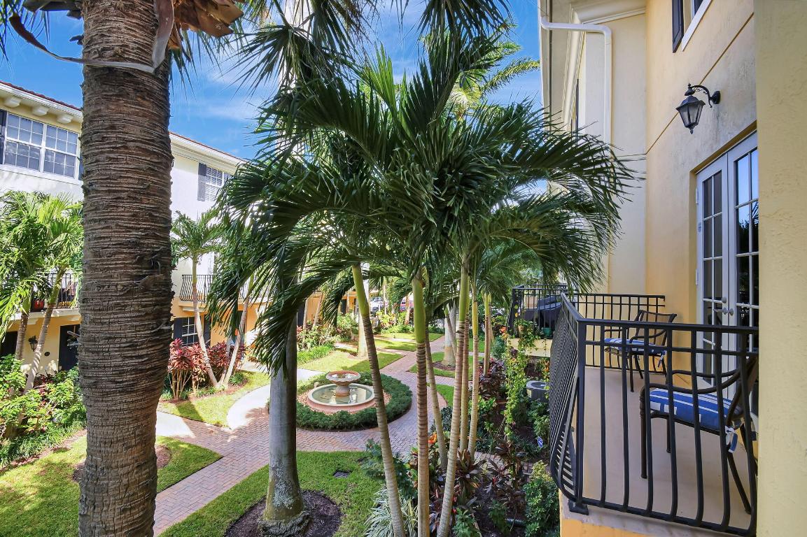 2502 N Dixie Highway 32