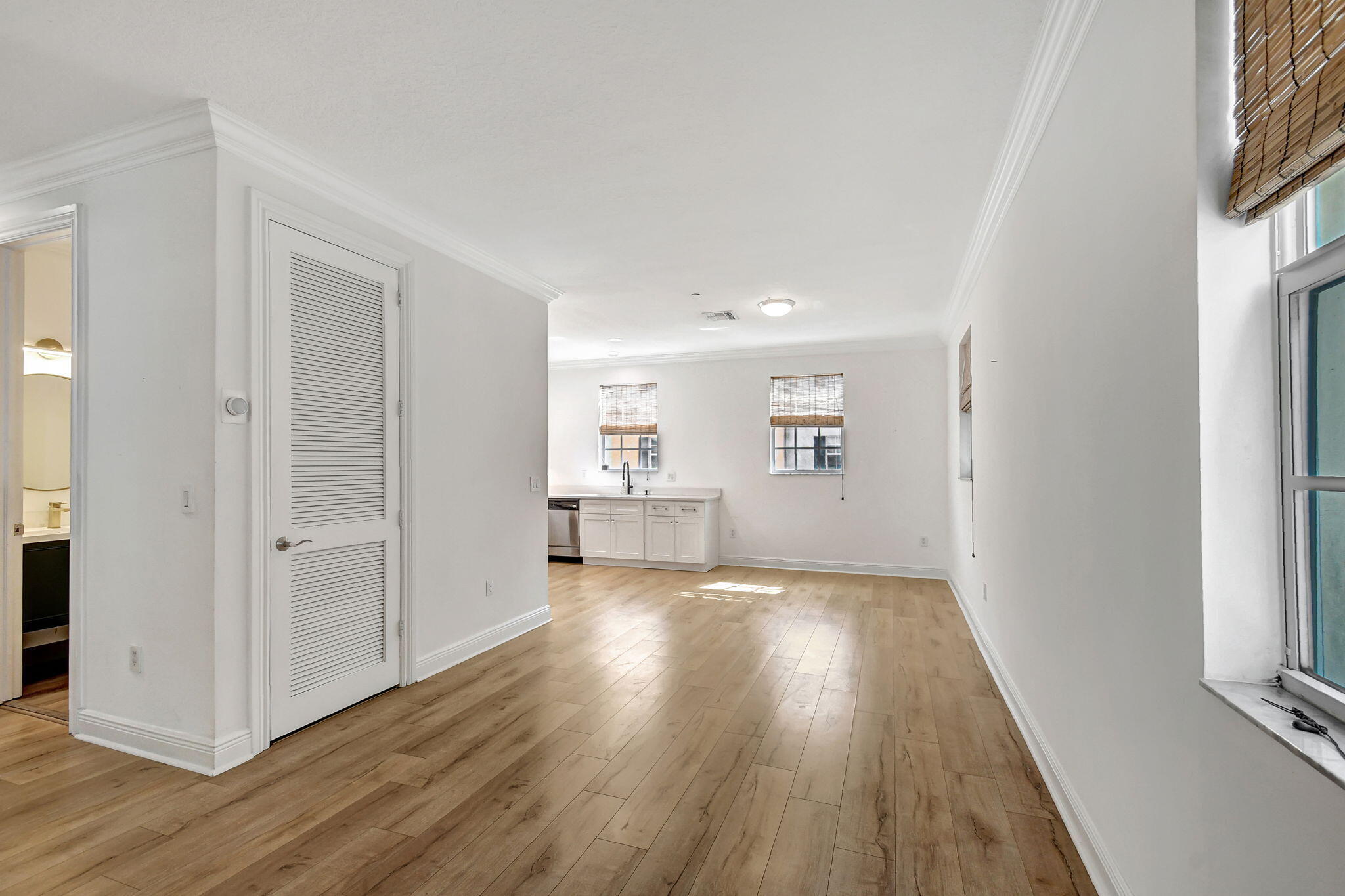 2502 N Dixie Highway 32