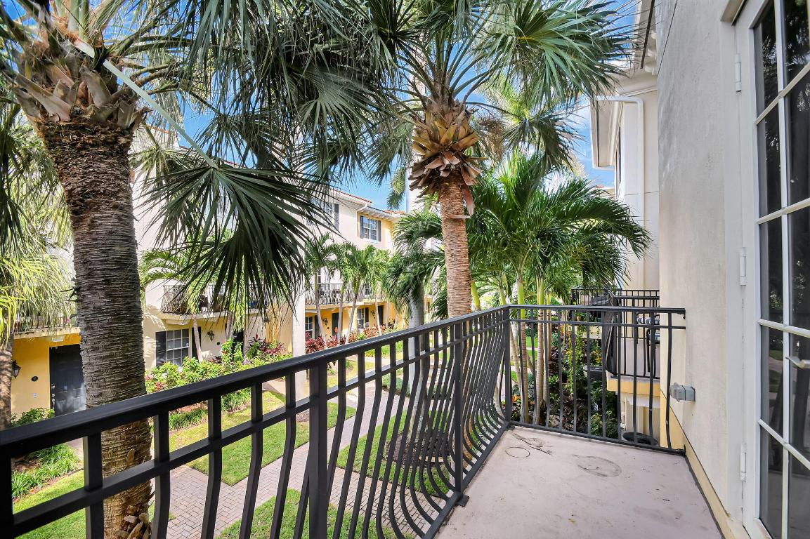 2502 N Dixie Highway 32