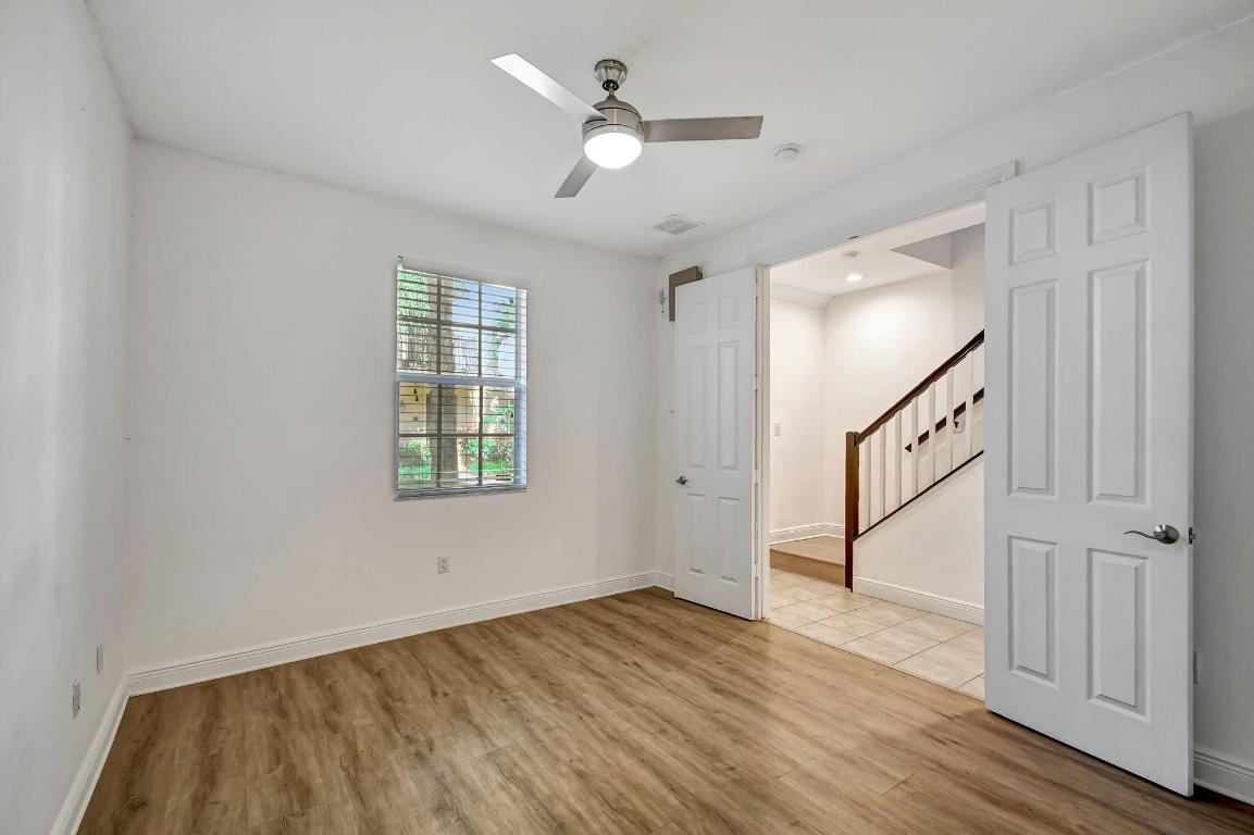 2502 N Dixie Highway 32