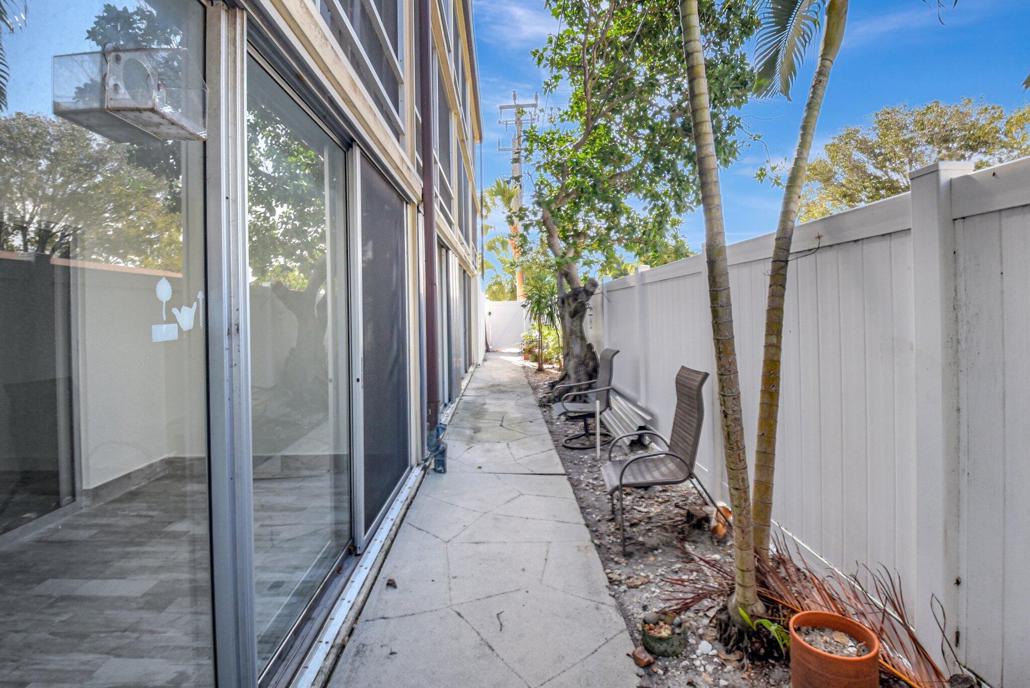 3915 S Flagler Drive 118