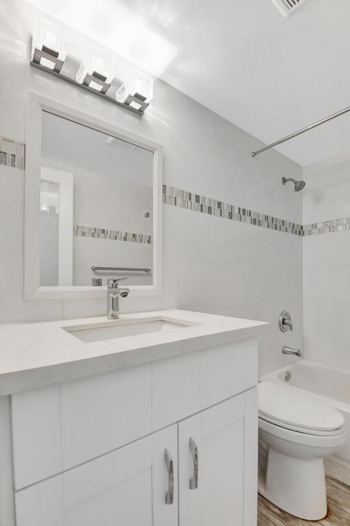 3915 S Flagler Drive 118