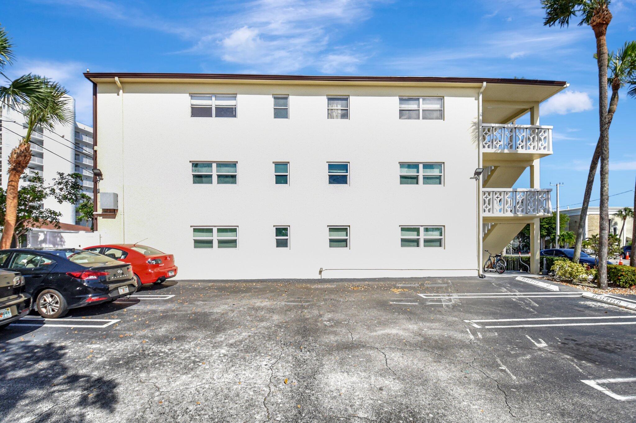 3915 S Flagler Drive 118