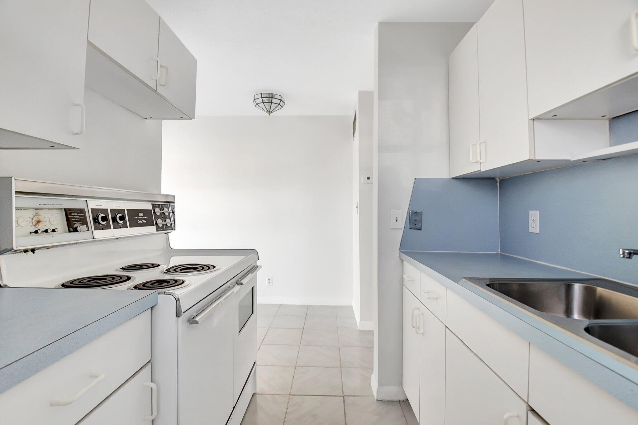 3915 S Flagler Drive 101