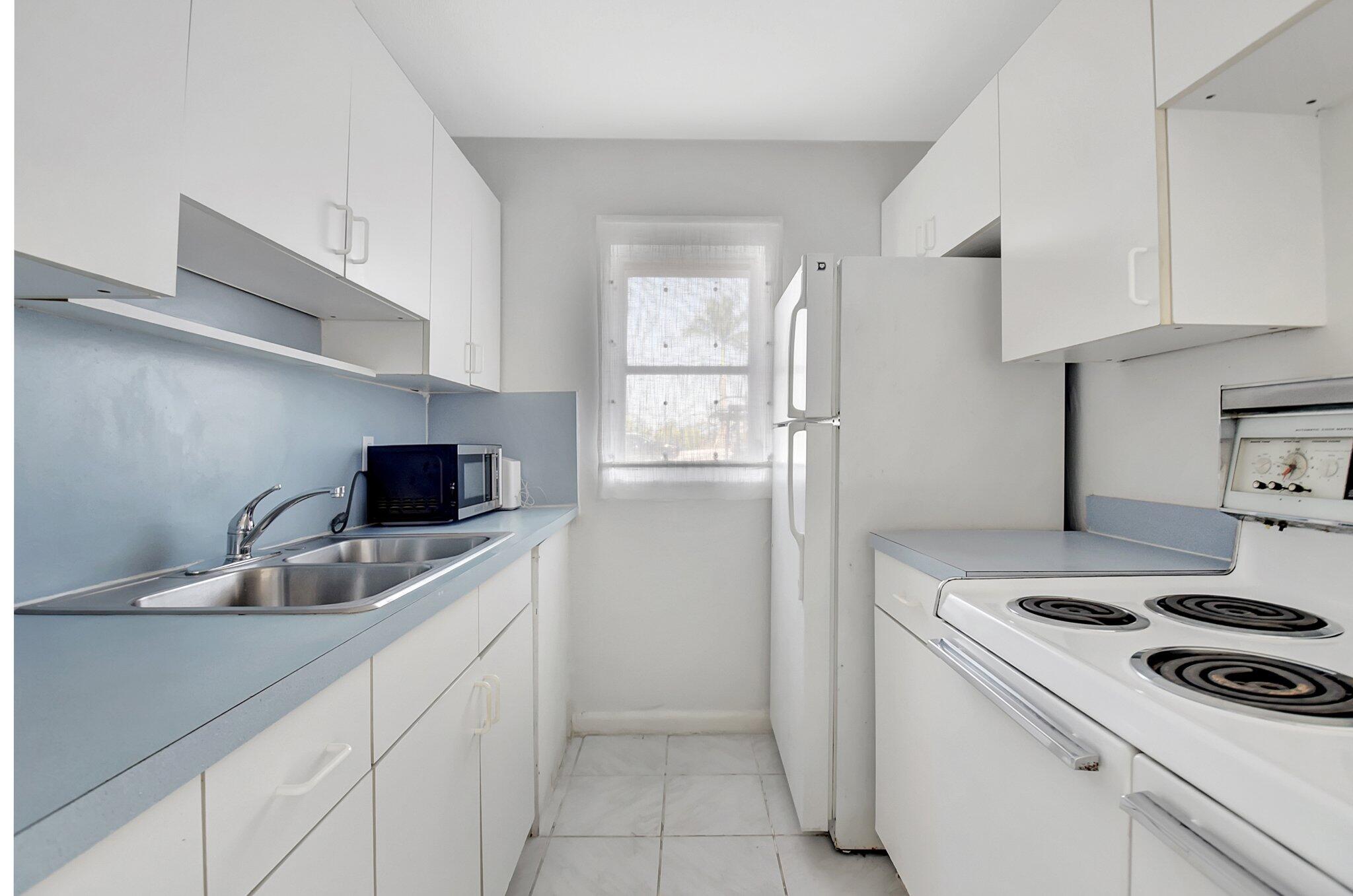 3915 S Flagler Drive 101