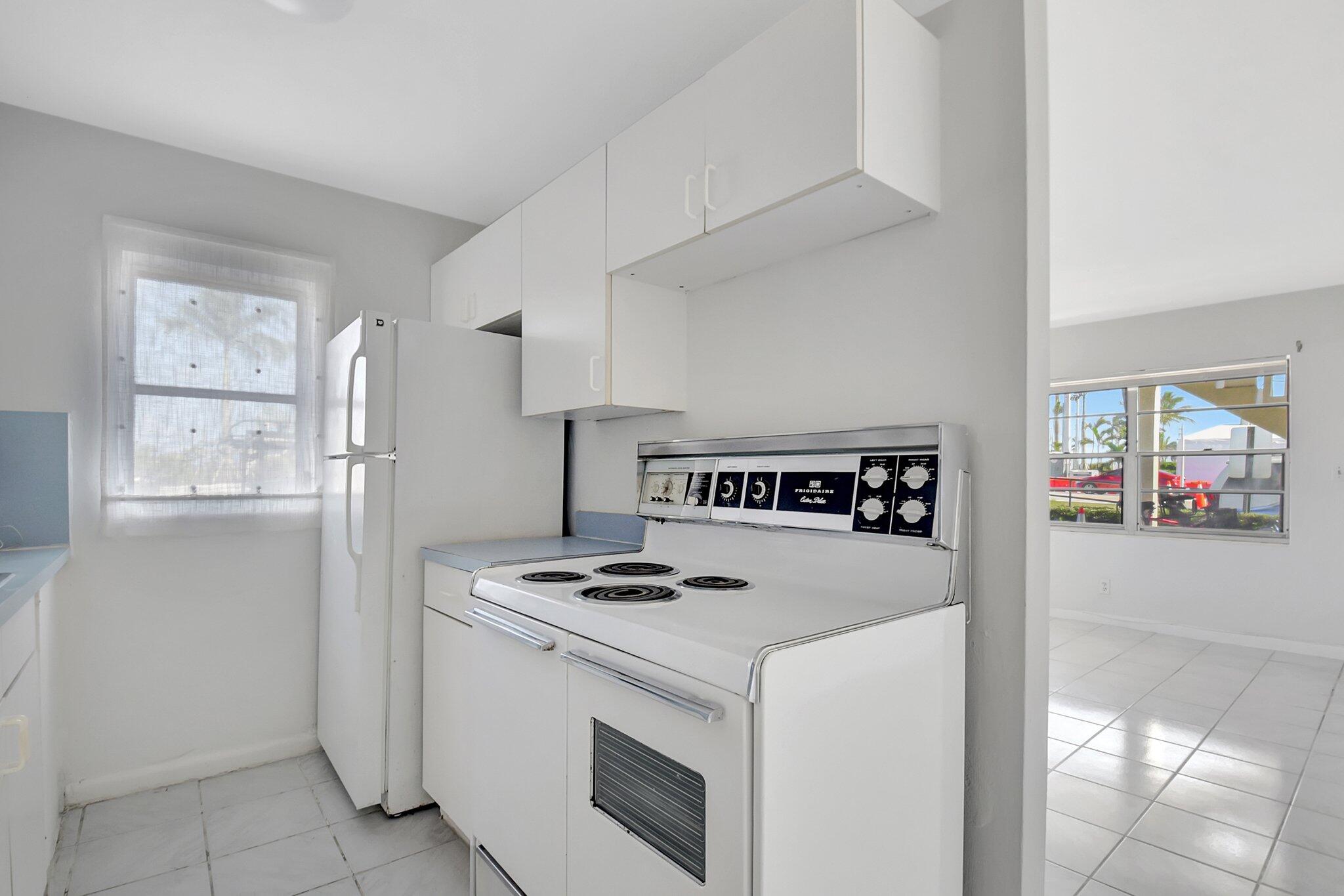 3915 S Flagler Drive 101