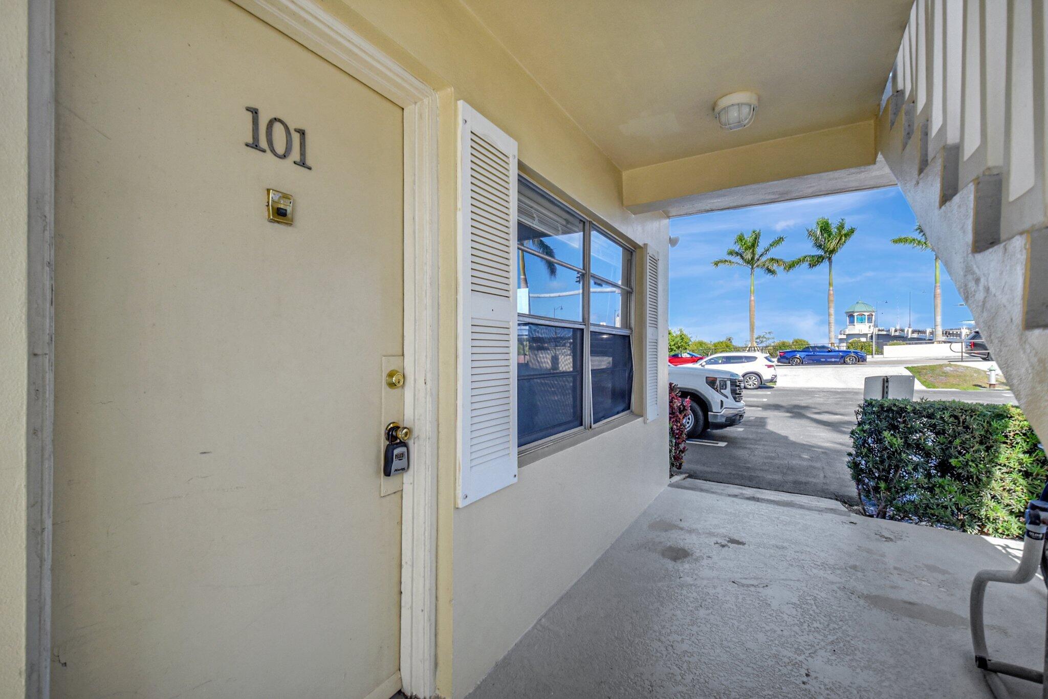 3915 S Flagler Drive 101