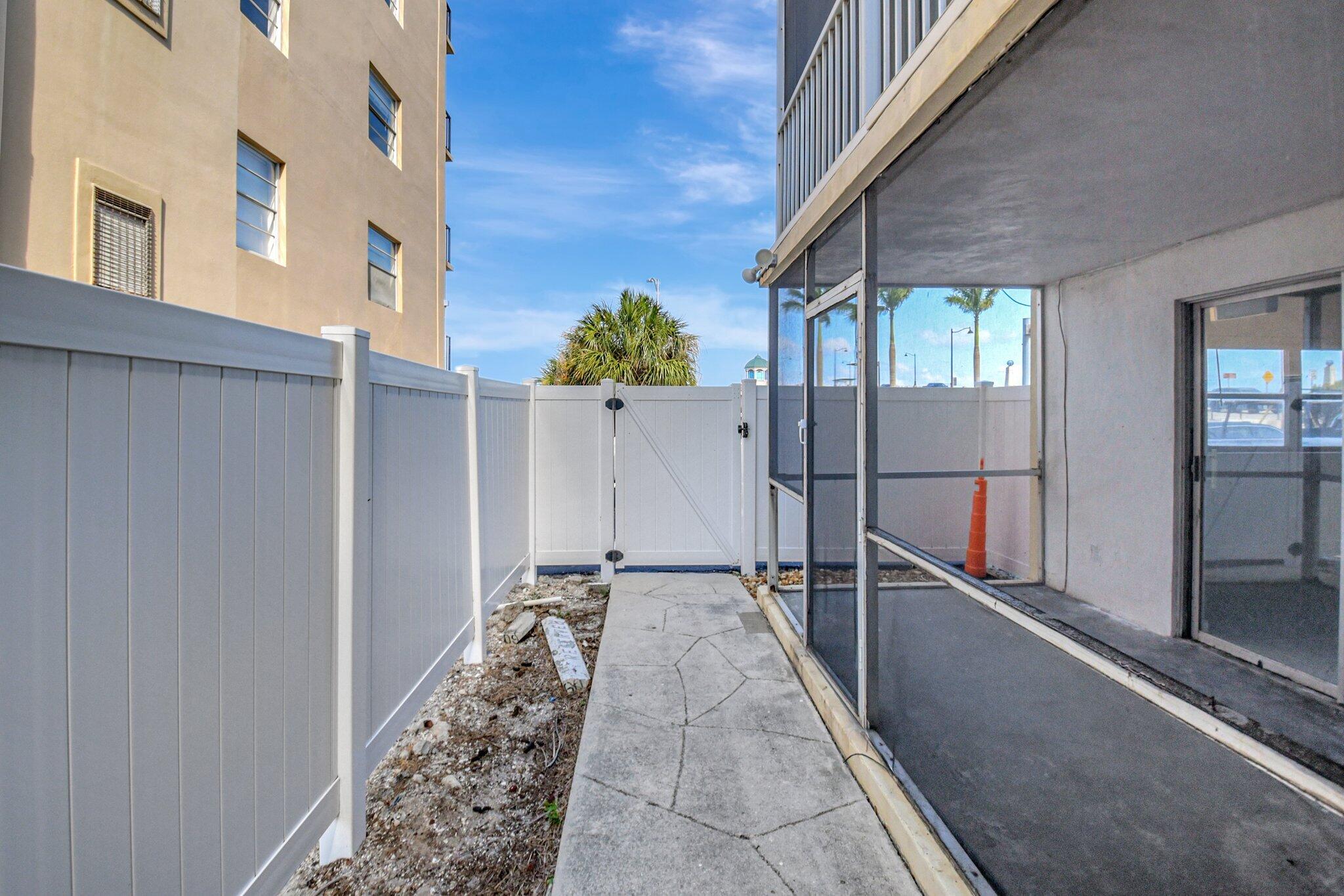 3915 S Flagler Drive 101