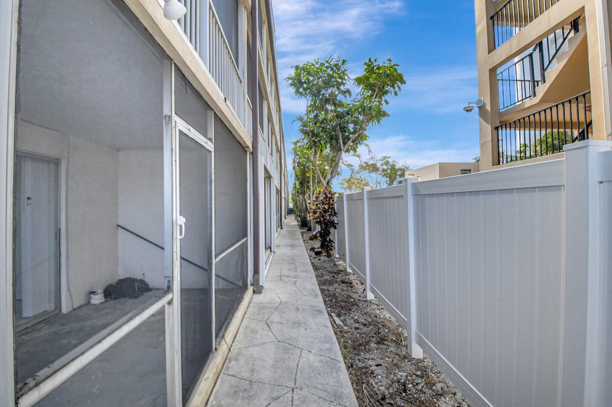 3915 S Flagler Drive 101