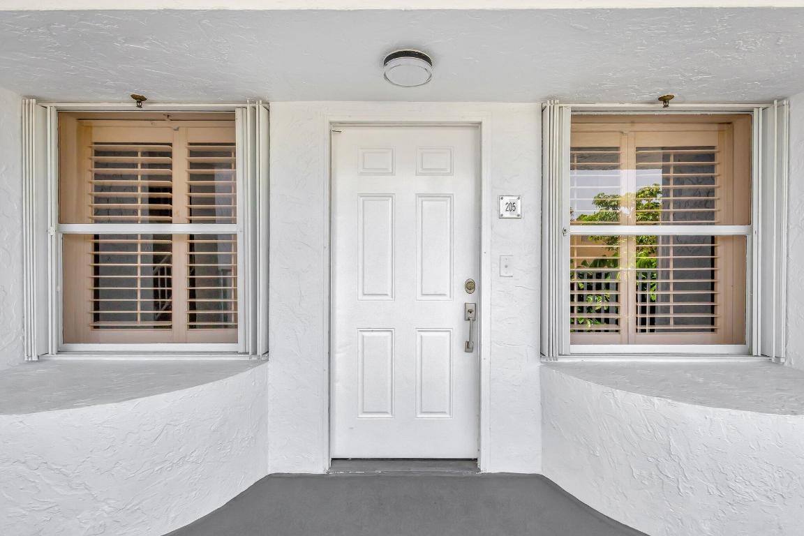 3915 S Flagler Drive 205