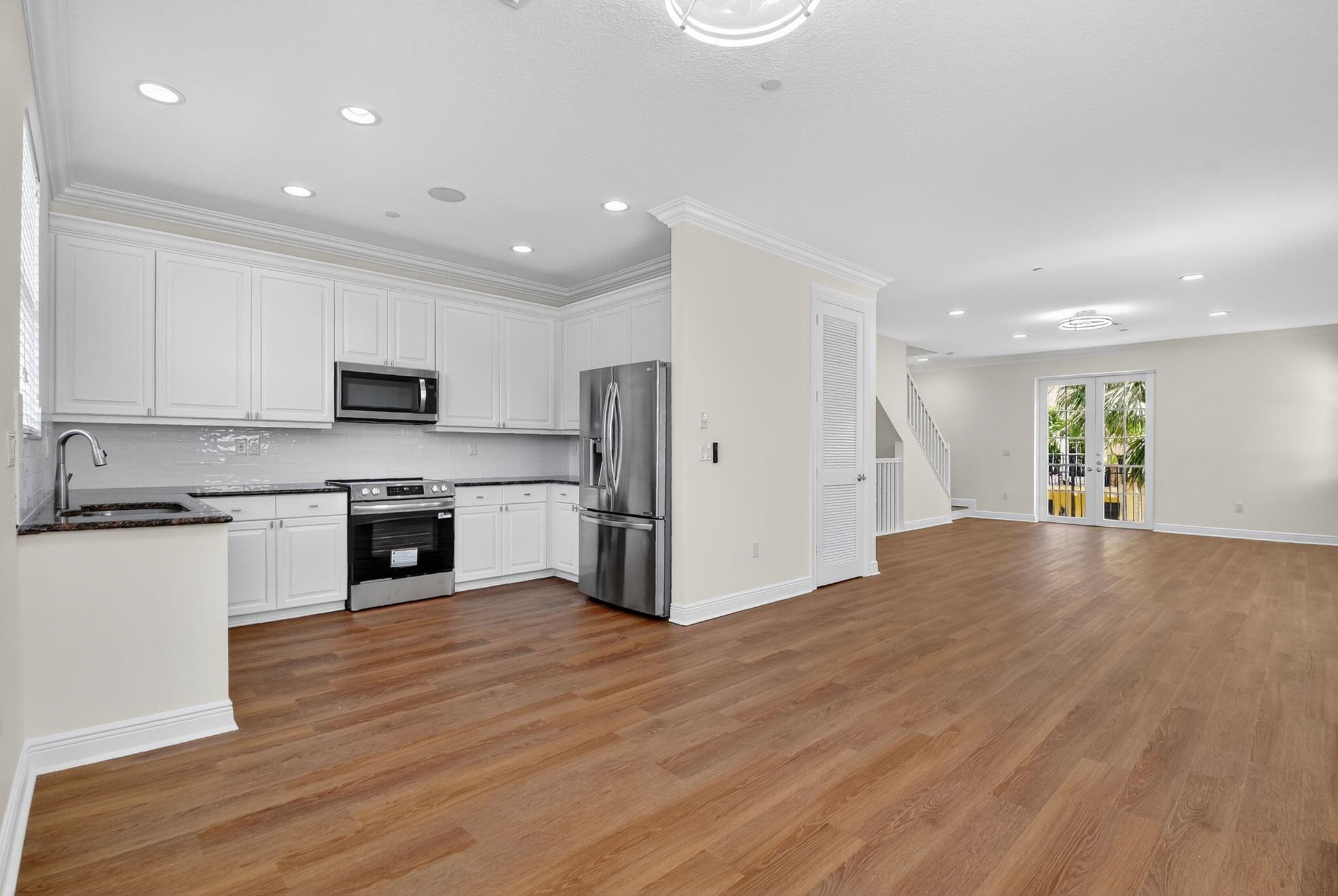 2502 N Dixie Highway 36