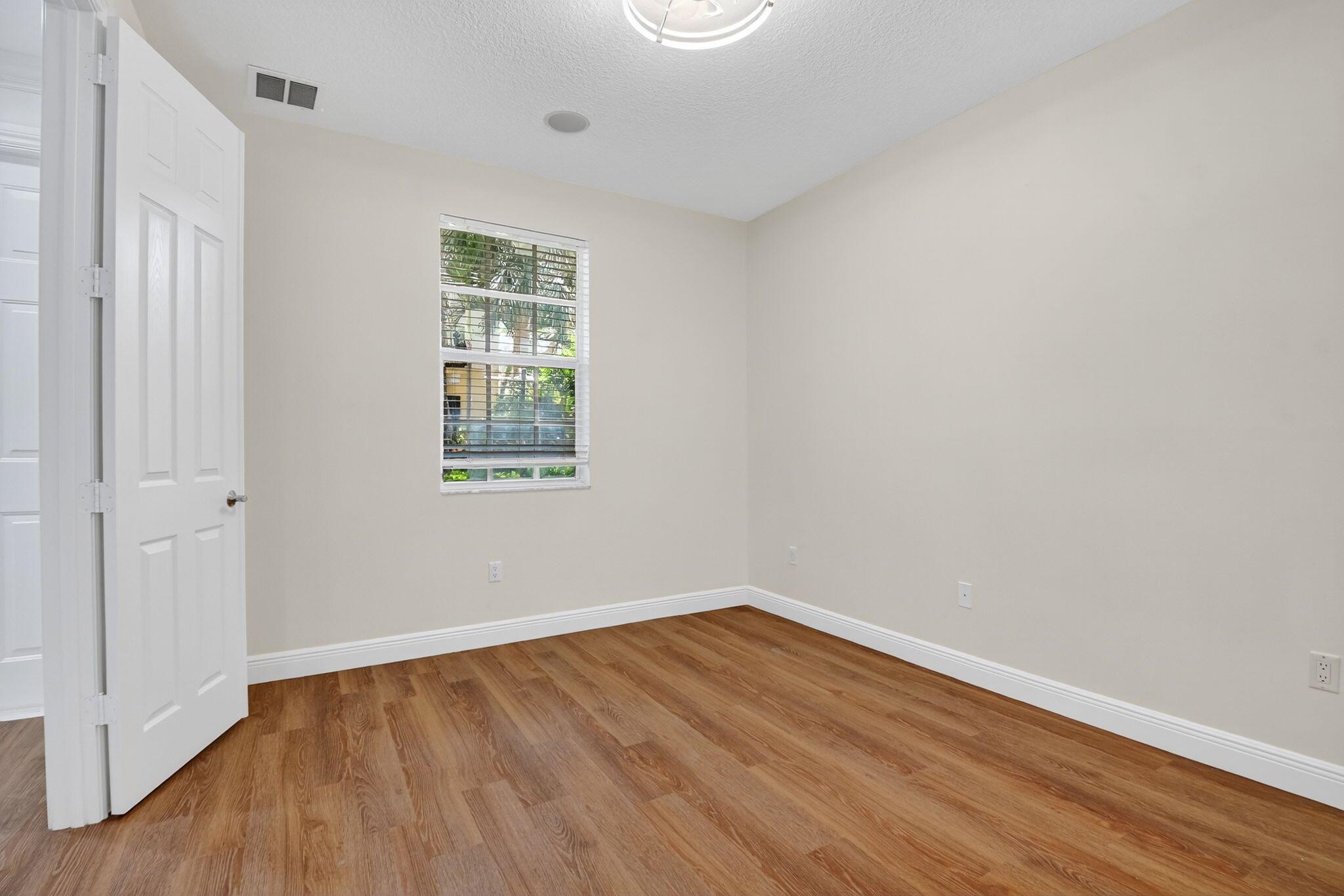 2502 N Dixie Highway 36